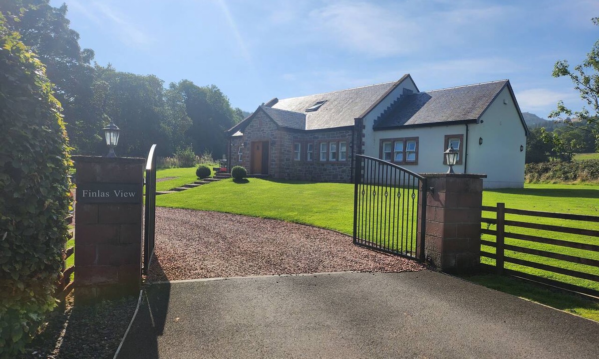 Arden House | Finlas View (Auchendennan) - sleeps 10 guests in 4 bedrooms