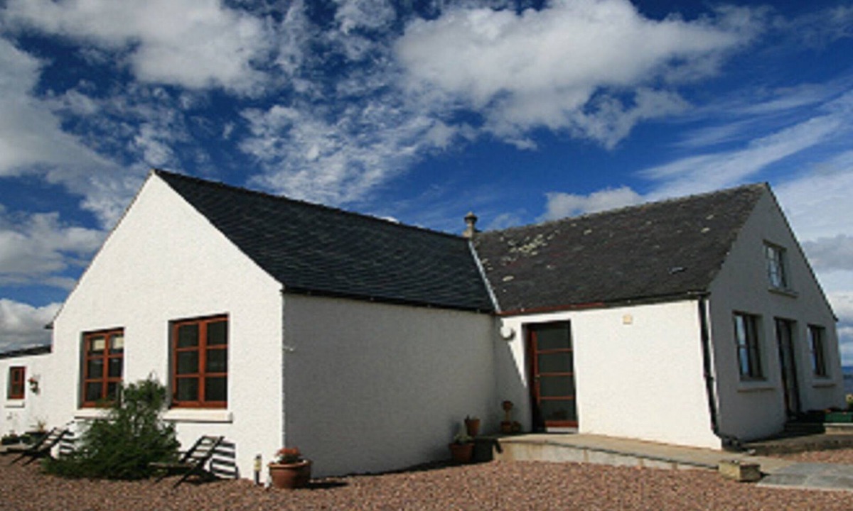 Dingwall Cottage | Firth Cottage - stunning views in a peaceful but convenient location