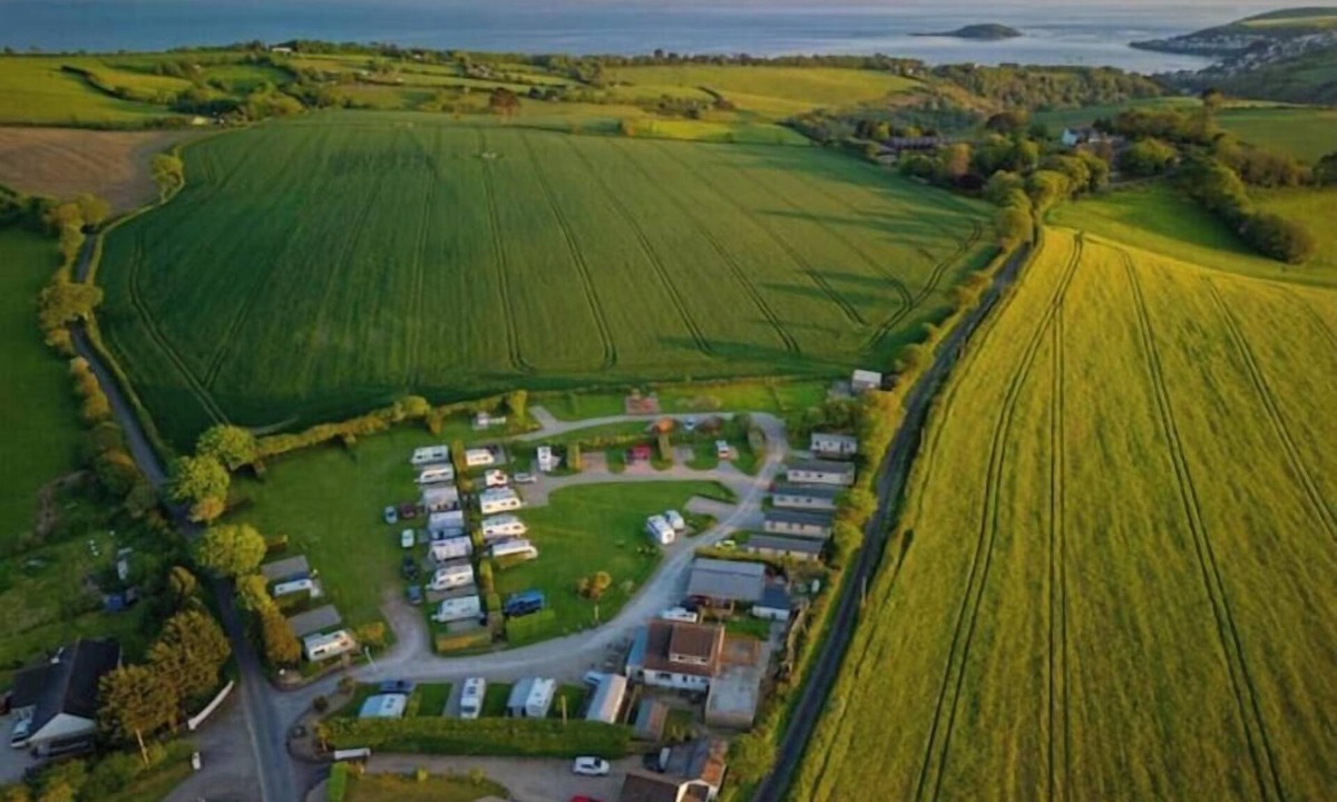 Looe House | Flamank – Cosy Countryside Caravan | Dog-Friendly Escape near Looe