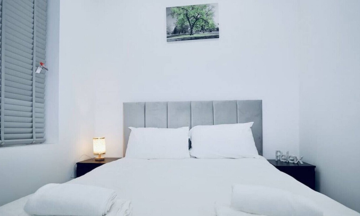 Valentines Apartment | Flat#4 Ilford Station · Stunning Apt - Free Parking - Private Garden