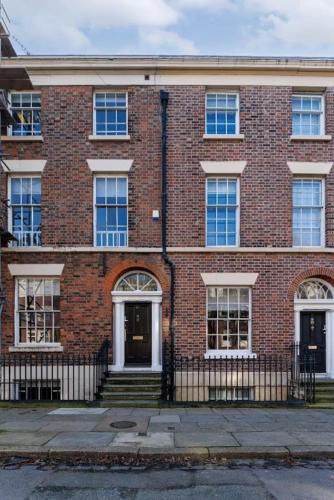Georgian Quarter House | Flatzy - City Centre Mansion, Sleeps 22, 5 Baths