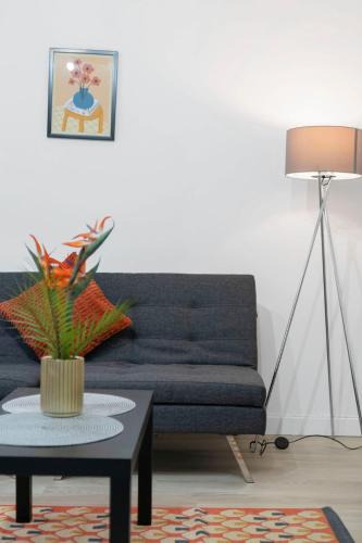 Greenock Apartment | Free Parking - Sleeps 6 - 2 Bedrooms - Newly Renovated