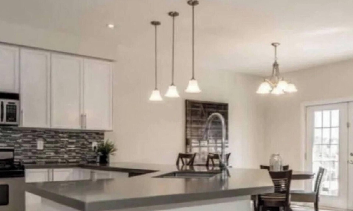 Churchill Meadows House | Full House 6 Bedrms, 7 Beds, 3 Bath Airport