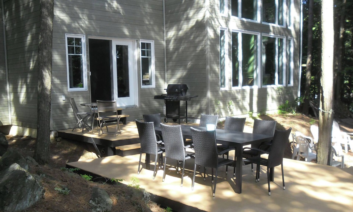 Montpellier Ski Chalet | Fully equipped waterfront cottage with private beach and dock.