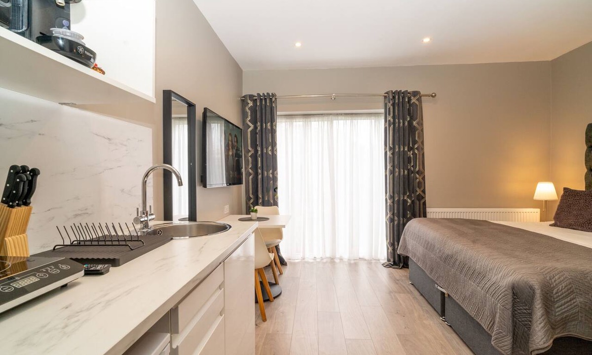 Childs Hill Apartment | Garden Deluxe Studio