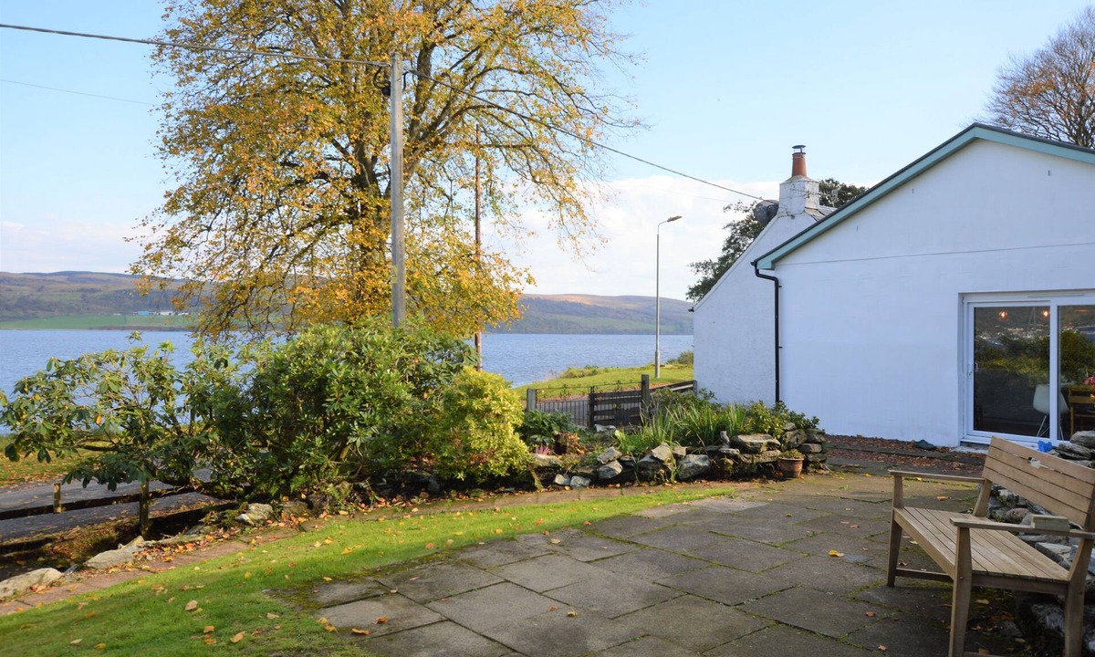 Tighnabruaich Cottage | Gate Cottage on the shore front, sleeping 6 persons.