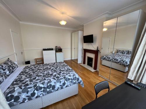 Cricklewood House | Gladstone Lodge