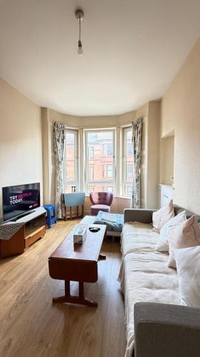 North West Apartment | Glasgow One Bedroom Flat close to city centre and all amenities