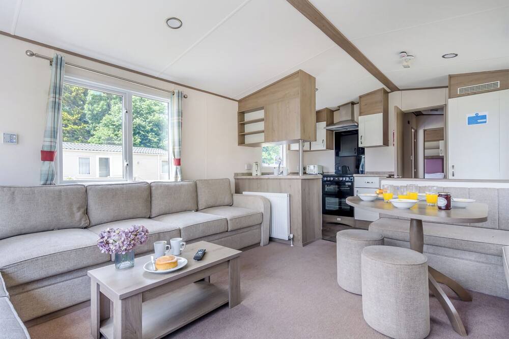 Kidwelly House | Gold Caravan with parking 6 P