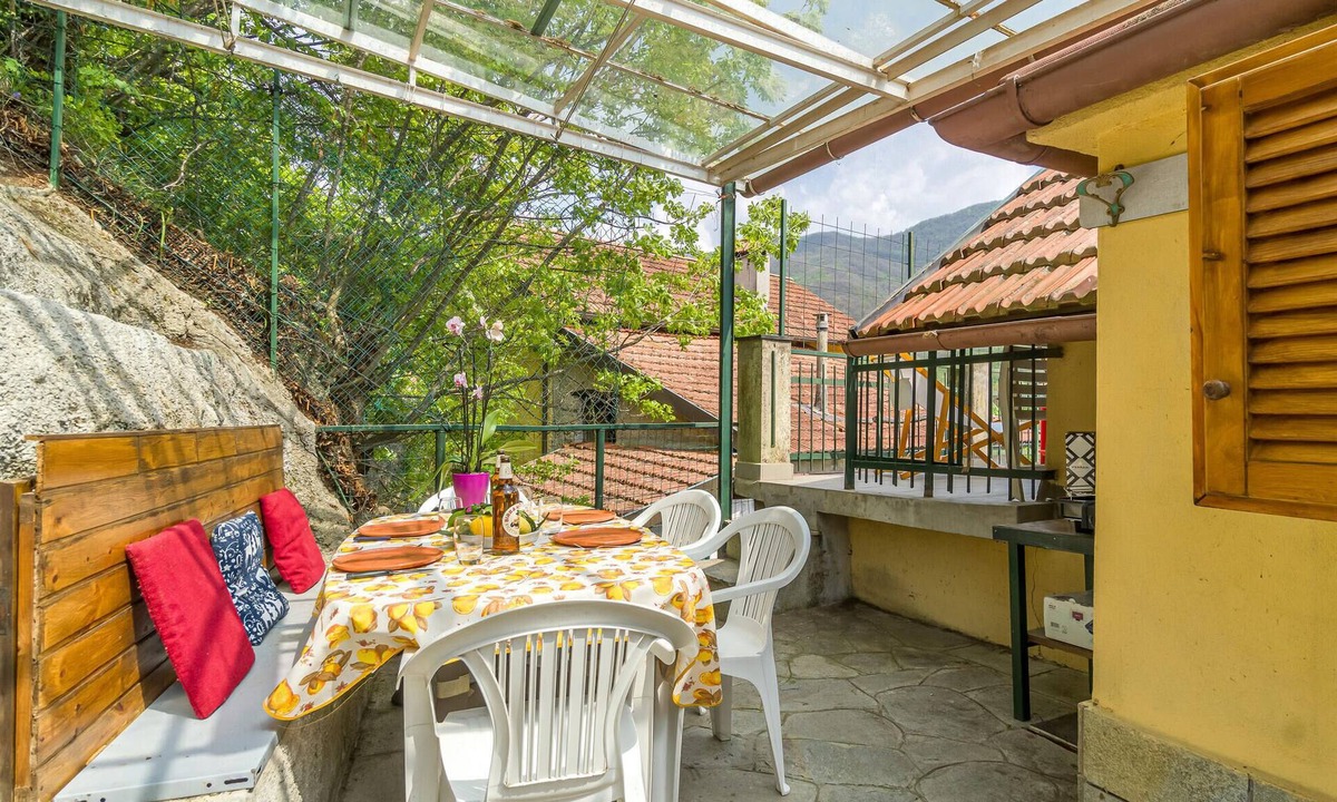 Savignone Apartment | Gorgeous apartment in Savignone with WiFi