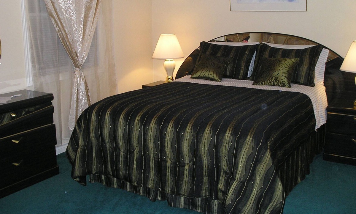 Niagara Falls House | Gorgeous DOMINO SUITE at SUSAN'S VILLA - HOTEL GARNI / B&B European Style
