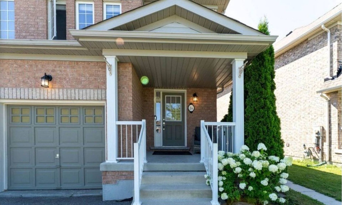 Courtice House | Gorgeous Walkout Basement Apartment Fully Furnished, Seperate Entrance.