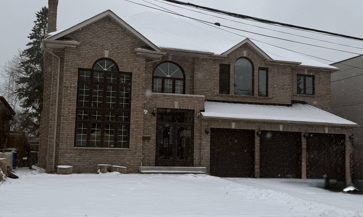 Newtonbrook House | GRAND CLASSIC ESTATE IN AN ELITE NEIGHBOURHOOD