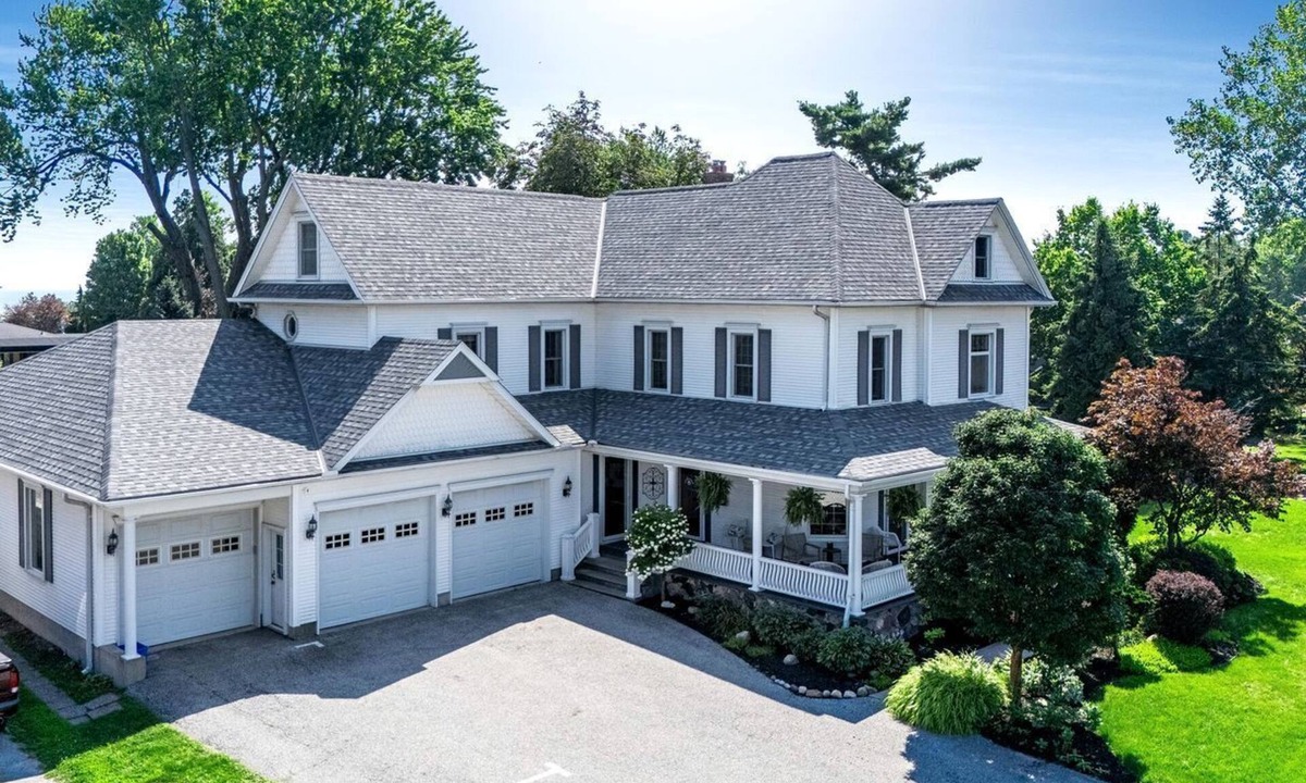 Leamington House | Grand Victorian Farmhouse Escape with Pool, Hot Tub & Fire Pit Nights in Ontario, Canada