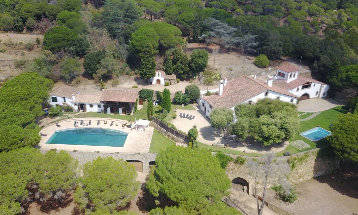 Sant Andreu de Llavaneres House | Great Masia S-XV for 40 people.