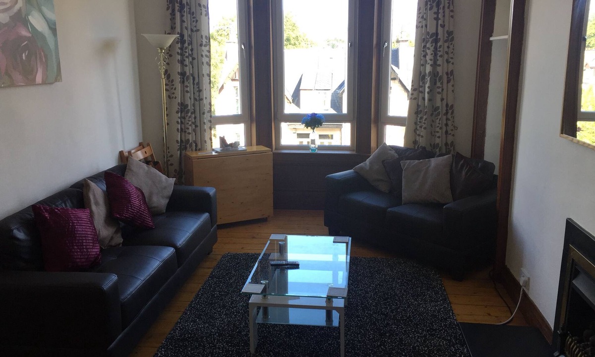 Whiteinch Apartment | Great Location 2 Bedroom Scotstoun Flat