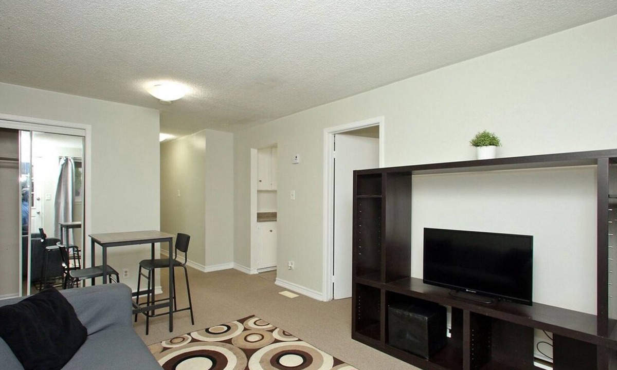 Woodbine Gardens Apartment | great size apartment near to every thing such as shopping and gym, entertainment
