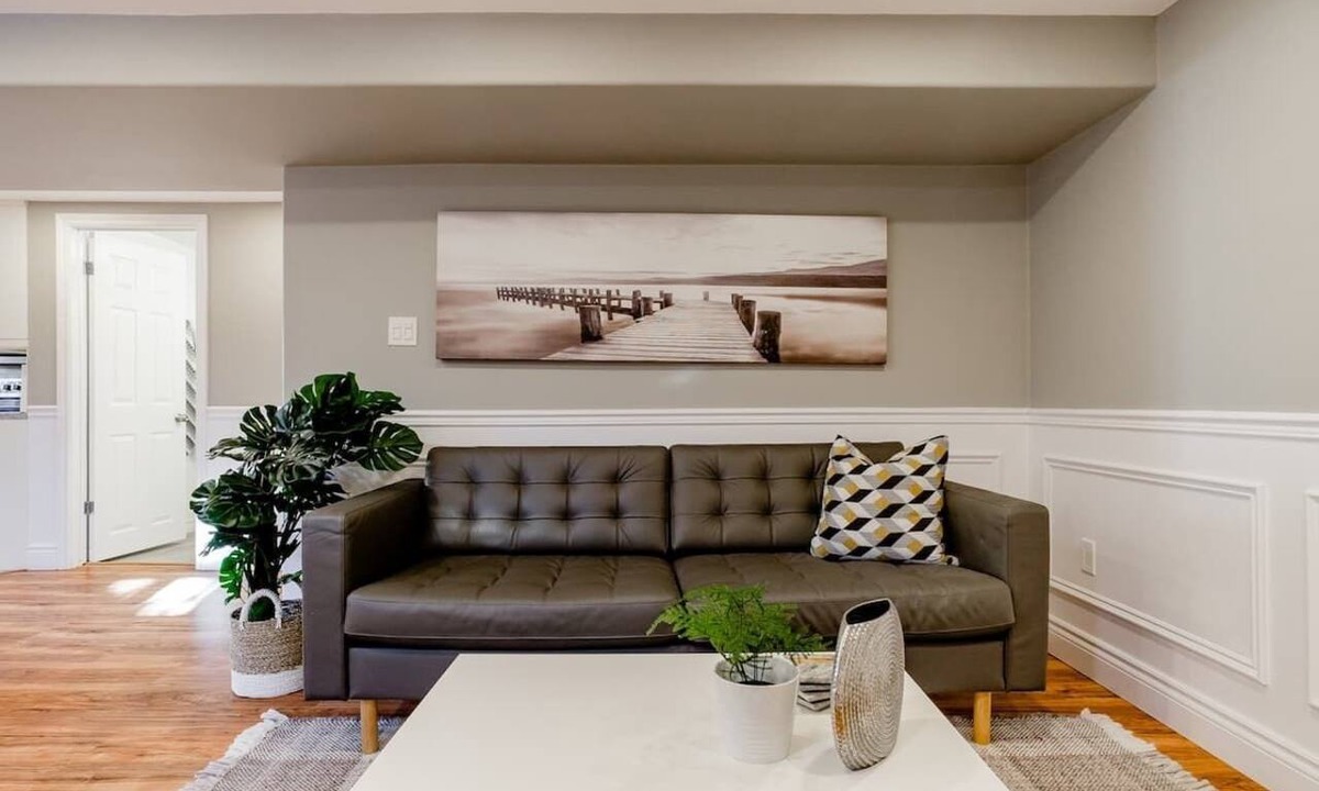 Grimsby Apartment | Grimsby Lakeview Suite l 2 Min Walk to Lake Ontario l King Bed l Great Value