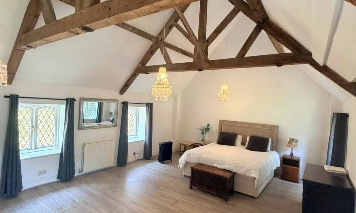 Greenhithe House | Guest Quarters at the Abbey - Independent Historic Stay - Easy London Access