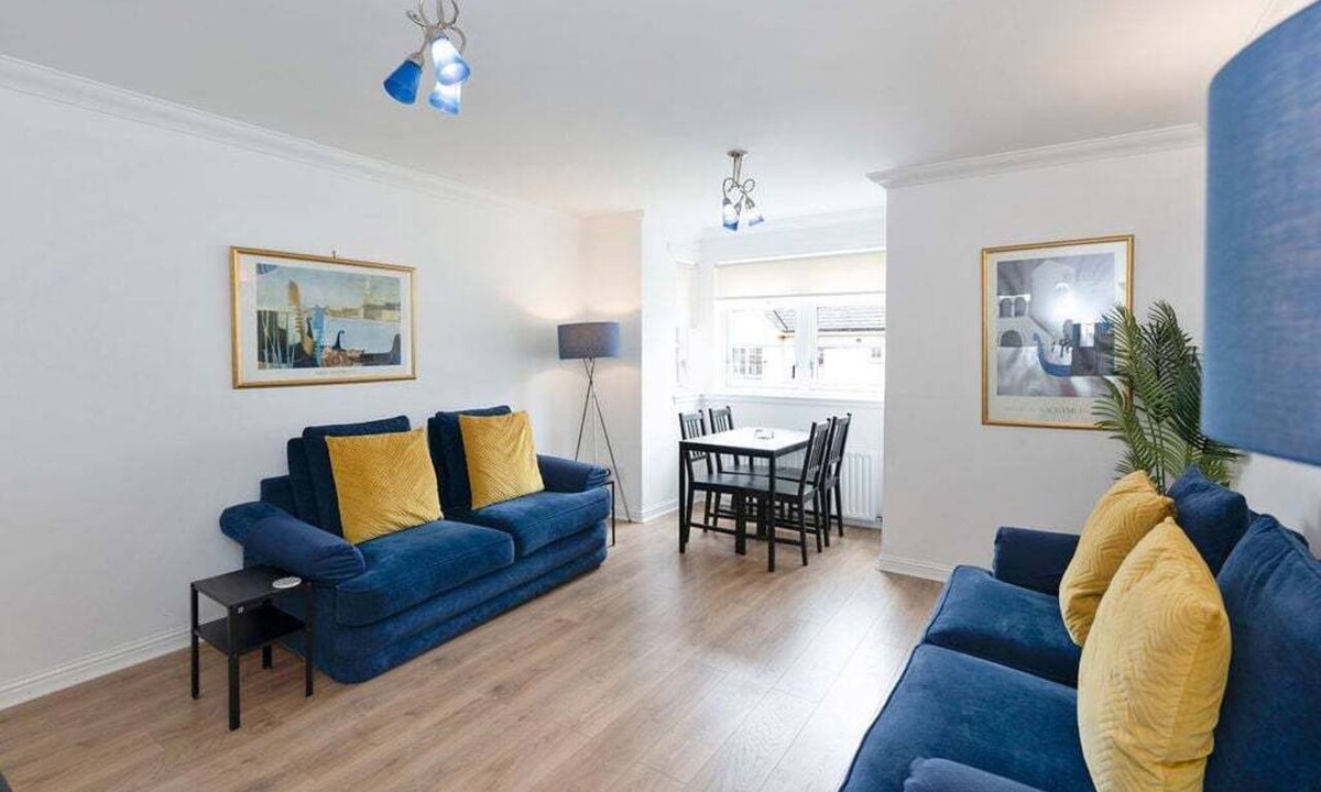 Leith Apartment | GuestReady - 2BR in Leith w Ocean Views & Parking