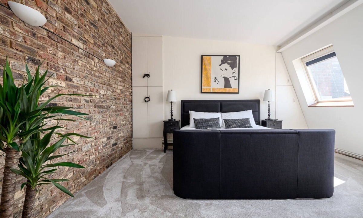 Lansbury Apartment | GuestReady - Modern 2BR w Balcony in Poplar