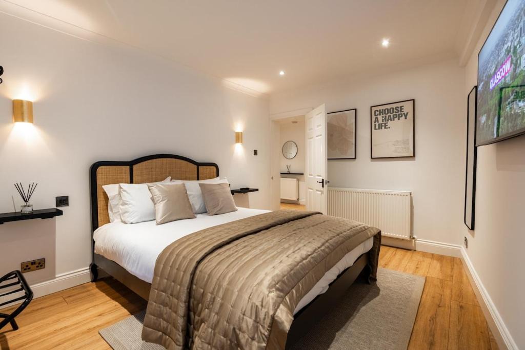 North West Apartment | Hamilton Residence - Private Main Door 1BR