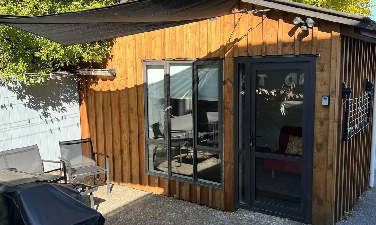 Hanmer Springs Cabin | Hamner self-contained sleepout tiny space