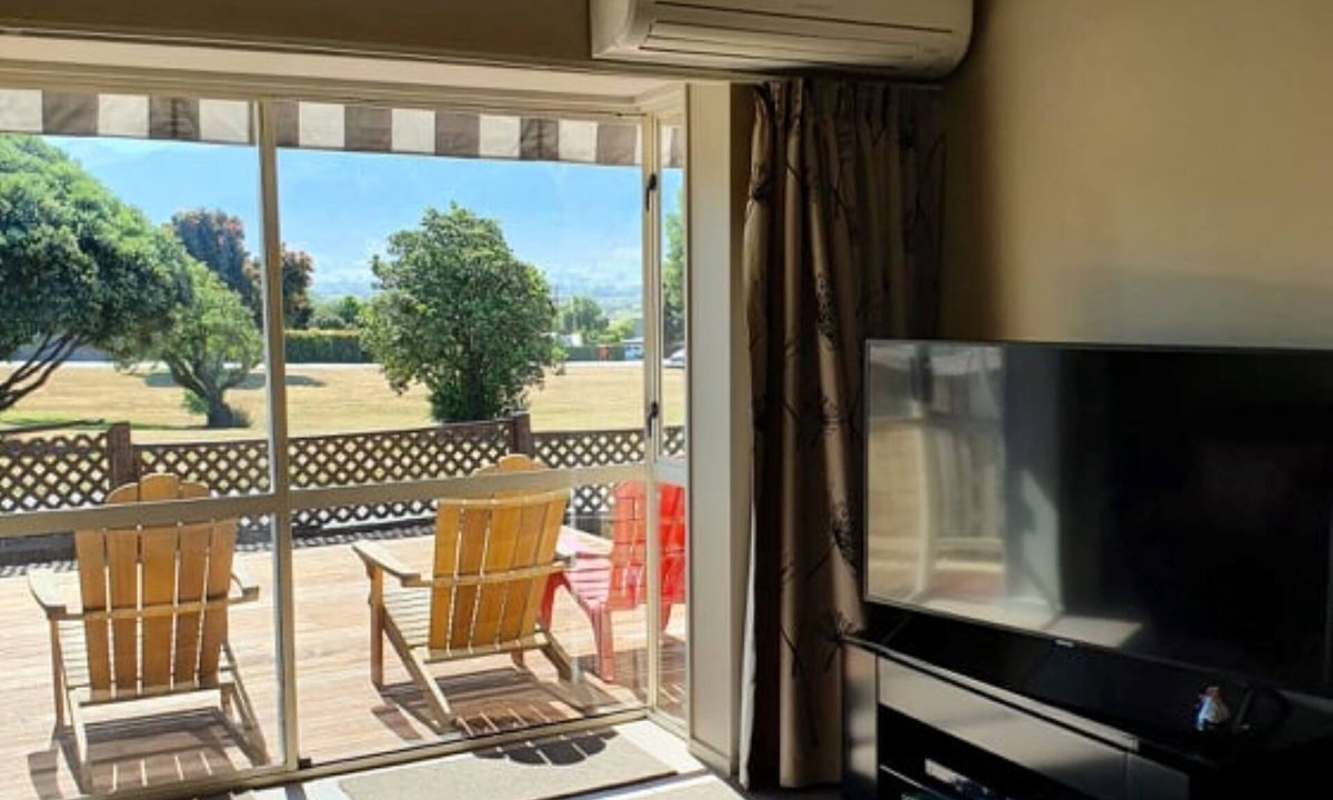 Kaikoura House | Handy Location | Ocean & Mountain Views | Close to Park - KK96845