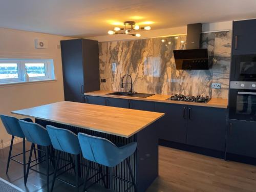 Ardrossan Apartment | Harbour bliss