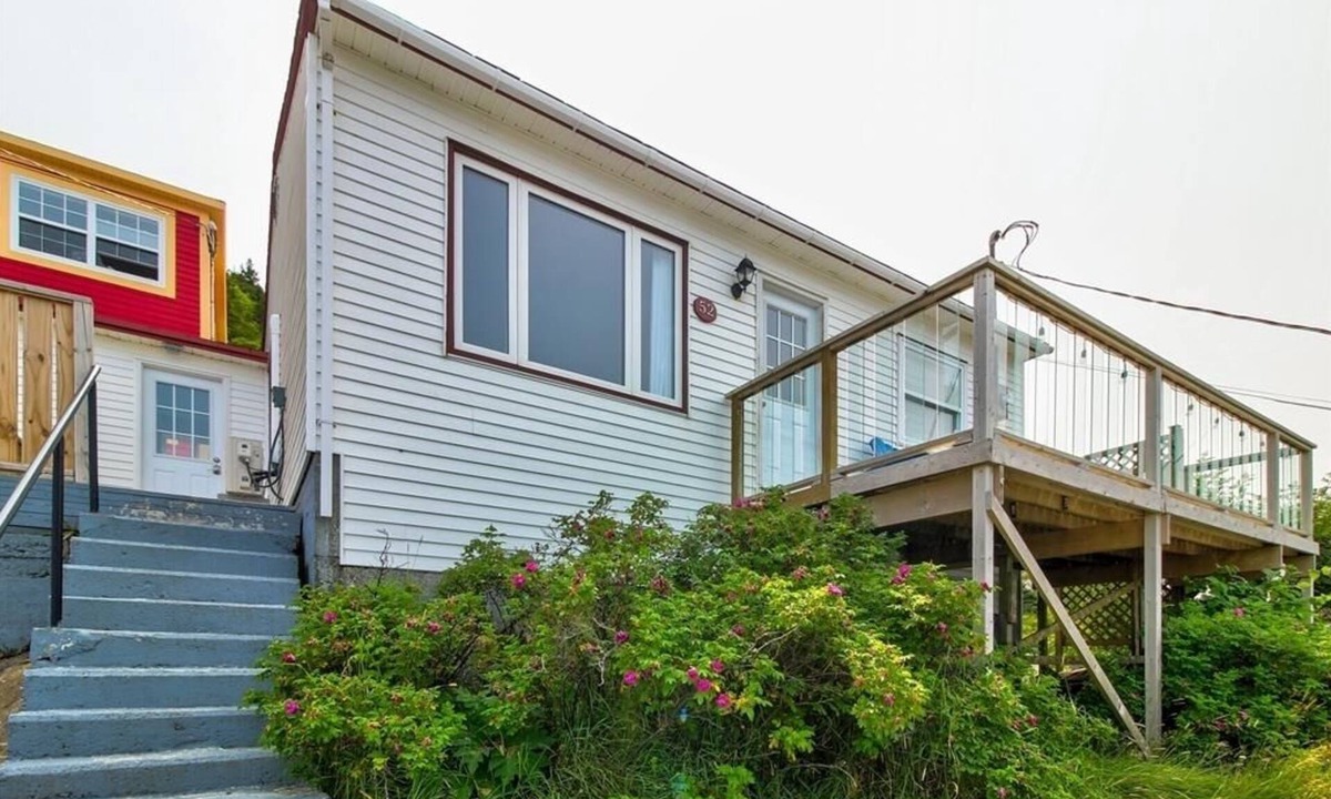 The Battery House | Harbourfront Downtown home with Hot Tub!