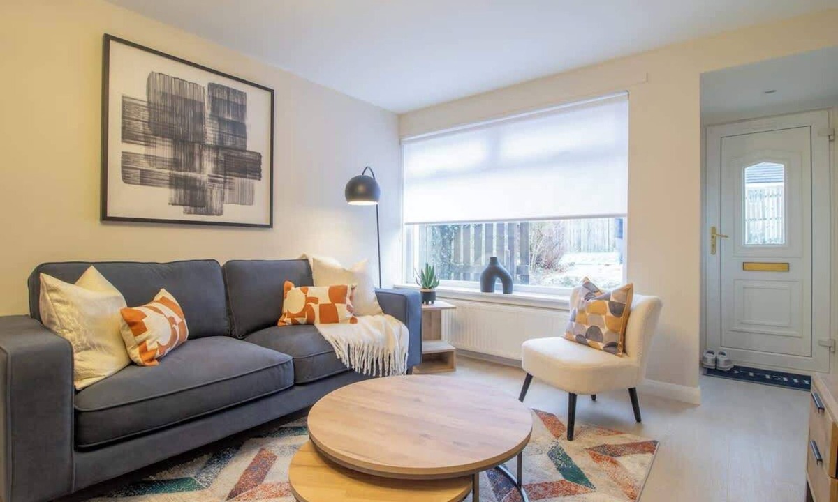 Coatbridge Apartment | Hawick House - Stylish 2-Bed in Coatbridge.