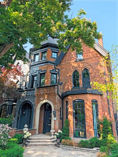 Bloor-Yorkville Bed & Breakfast | Hazelton Heritage Bed & Breakfast