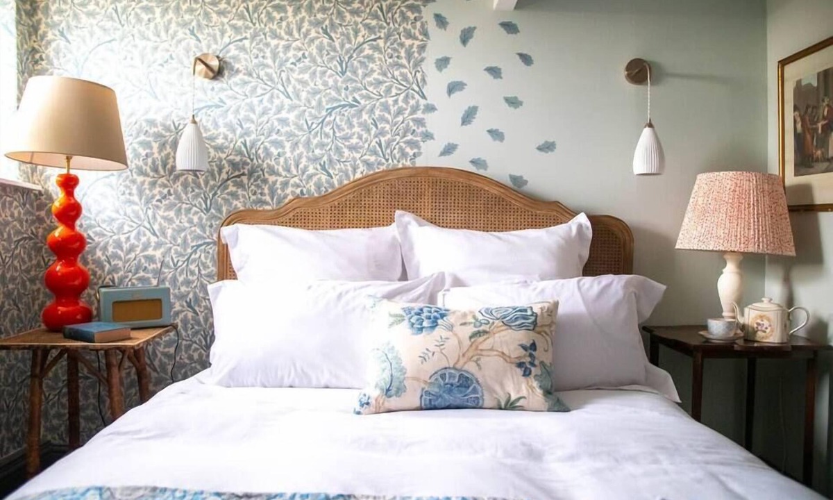 Scunthorpe House | Hen Party Cottage with Spa & Catering: up-to 10 guests