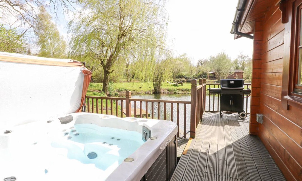 Badwell Ash Cabin | Heron Lodge is in Badwell Ash.