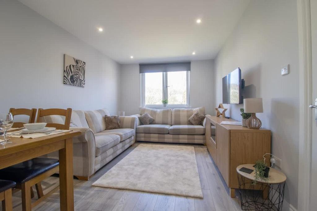 Motherwell Apartment | Highfield Apartment- 2 Bed in Motherwell close to centre