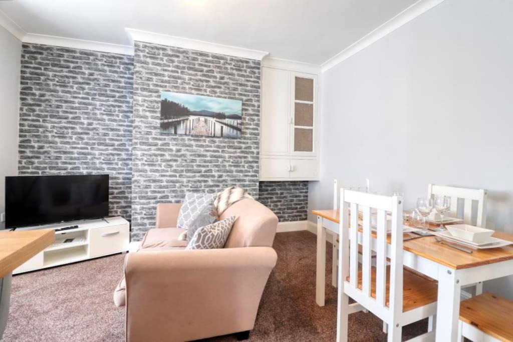 Scunthorpe House | Highfield House cosy 4 bedroom