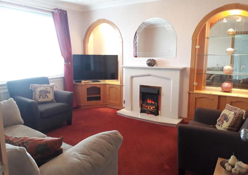 Airdrie Apartment | Hilltop House