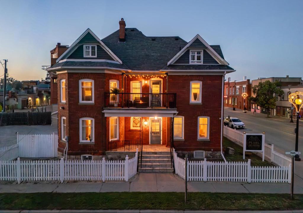 Kingsville House | Historic Luxury Retreat in Downtown Kingsville
