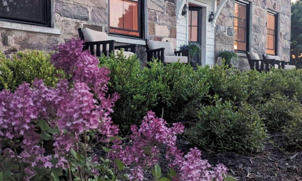 West Perth House | Historic Stonehouse with Hot tub & Fire Pit