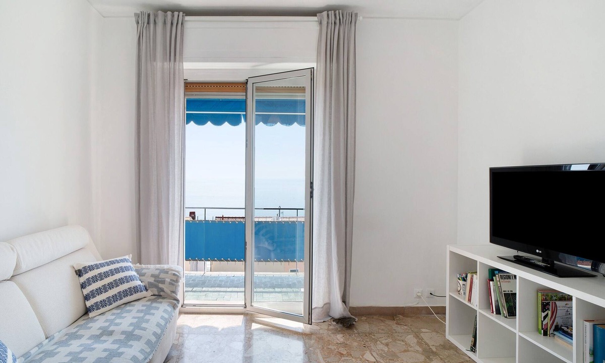 Ospedaletti Apartment | Holiday Apartment 'Margherita' with Sea View, Balcony & Wi-Fi