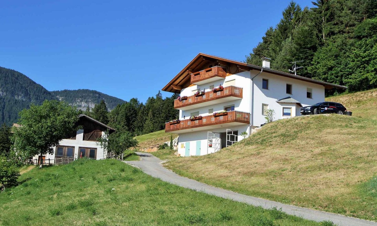 Tesimo Apartment | Holiday apartment with balcony