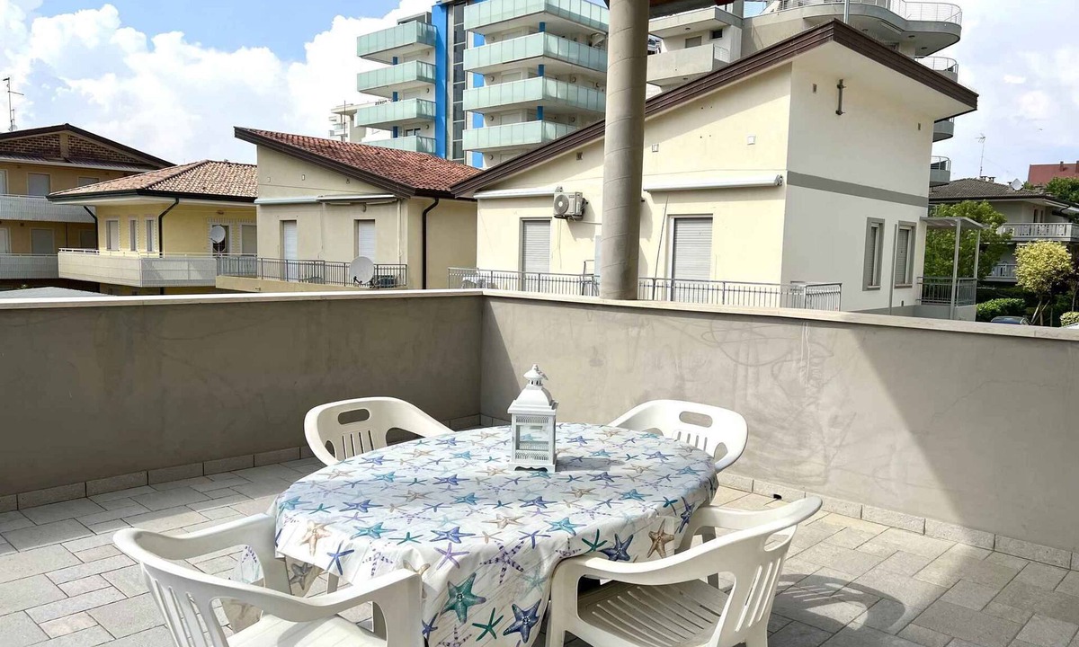 Lignano Sabbiadoro Apartment | Holiday apartment with air conditioning and balcony