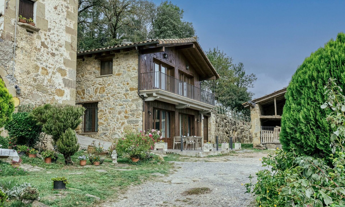 Joanetes House | Holiday Home 'La Cabanya De La Rovira' with Mountain View, Terrace and Wi-Fi