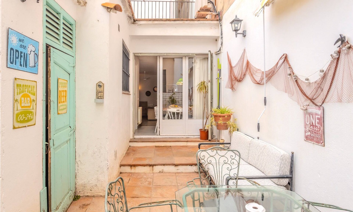 Palafrugell House | Holiday Home 'Ca L' Anton' with Private Terrace, Wi-Fi and Air Conditioning
