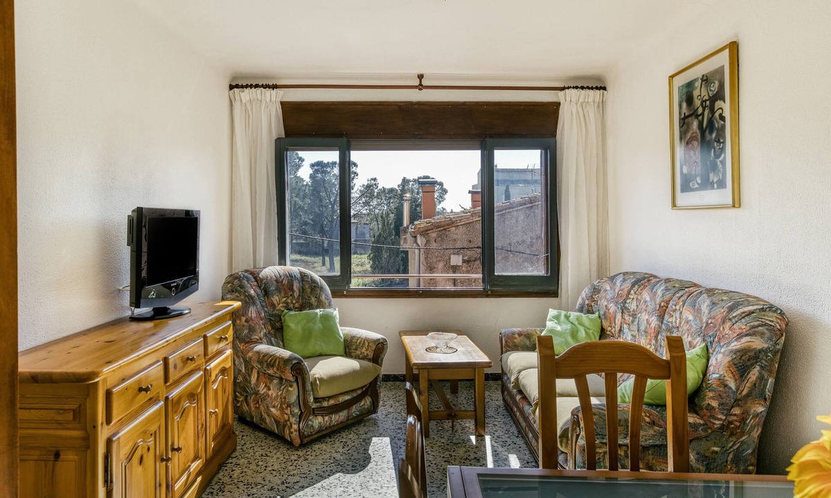 Capmany House | Holiday Home 'Can Picola' with Mountain View, Private Terrace and Wi-Fi