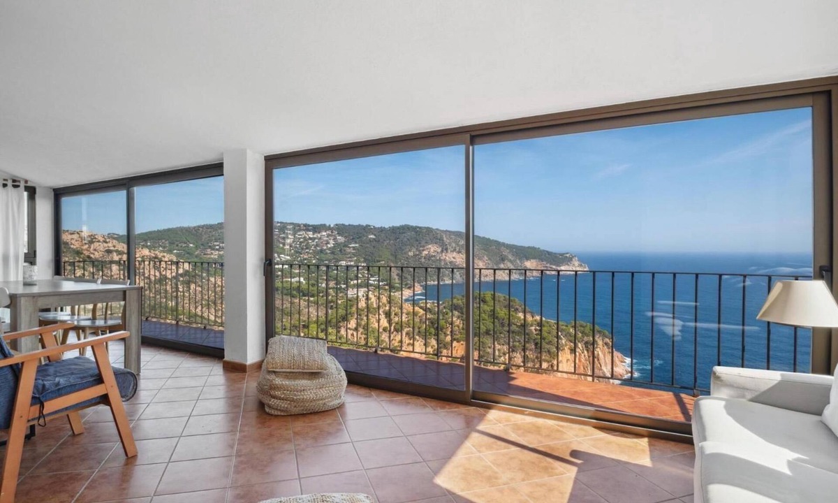 Tamariu House | Holiday Home 'Casa Con Vistas' with Sea View, Private Terrace and Wi-Fi