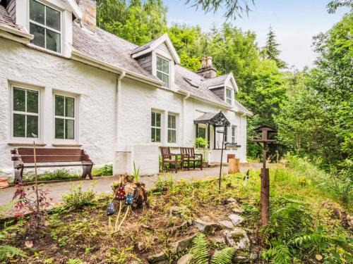 Invermoriston House | Holiday Home Dancot by Interhome