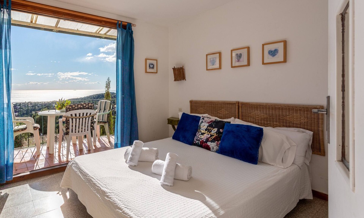 Tossa de Mar House | Holiday Home 'El Suizo' with Sea View, Private Terrace and Wi-Fi