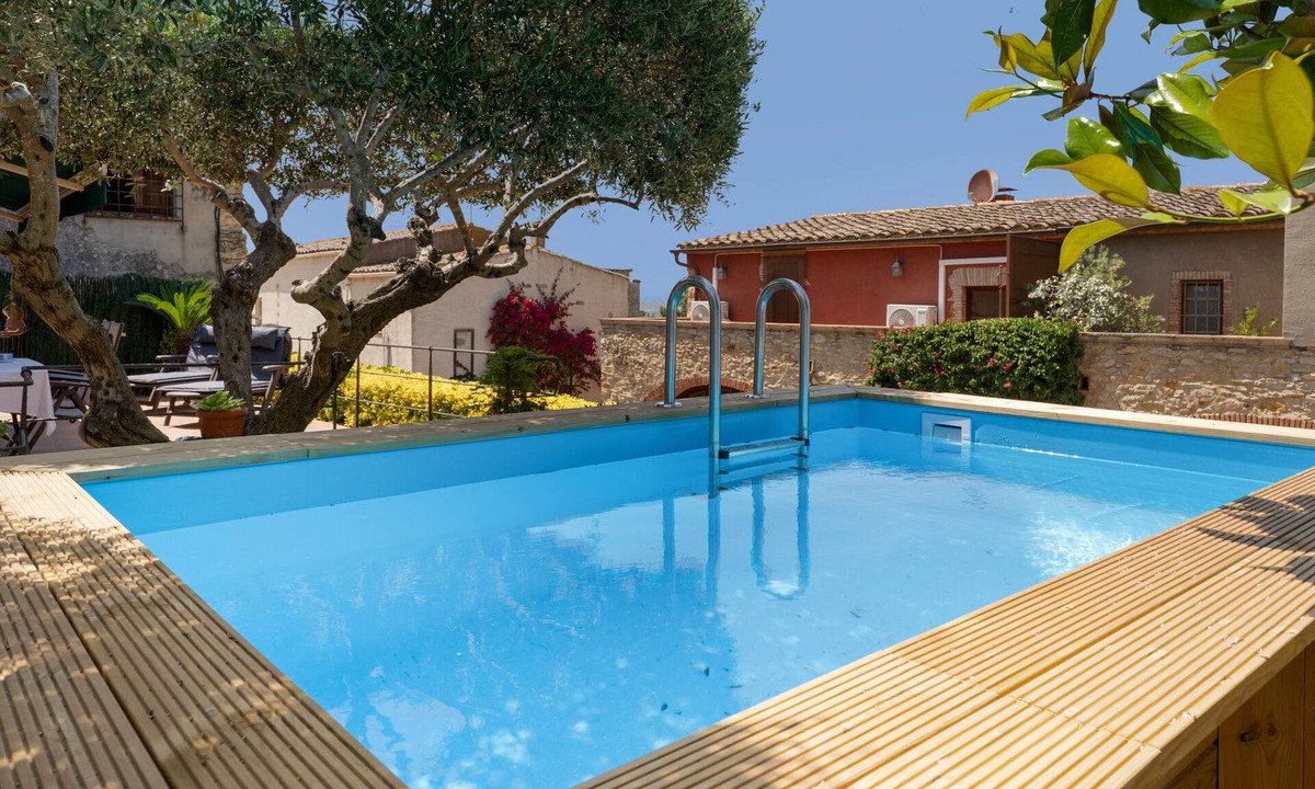 Pals House | Holiday Home 'Can Sais' with Mountain View, Wi-Fi and Air Conditioning