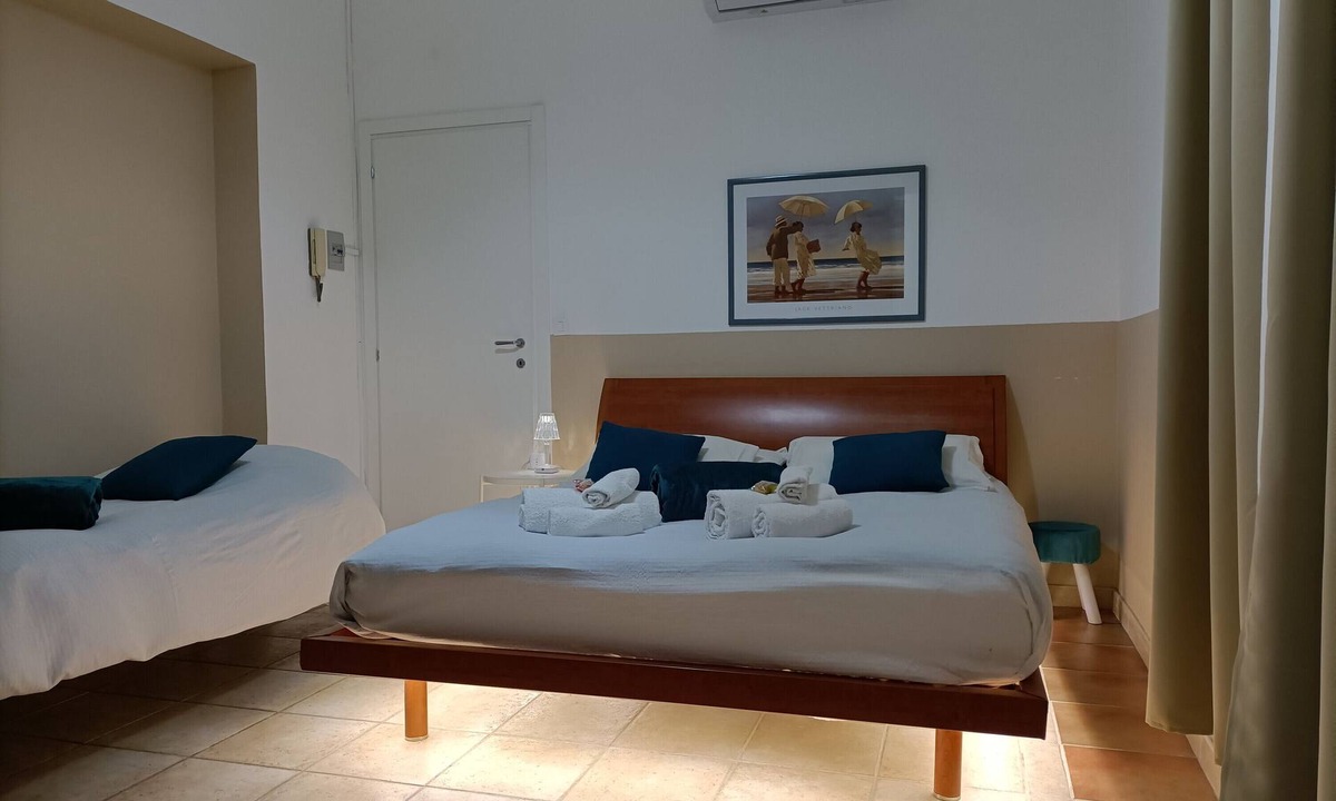 Diano Marina House | Holiday Home "Holiday Sea 1" with Garden & Balcony
